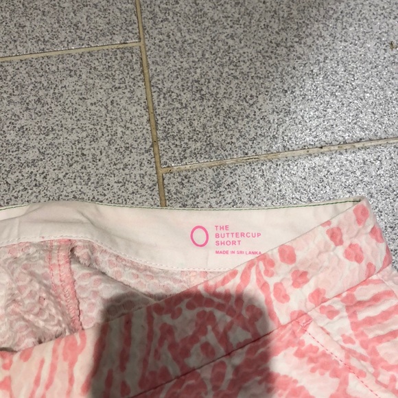 Lily Pulitzer butter cup shorts - Picture 4 of 4